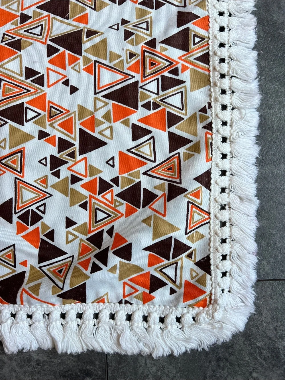 Vintage 1970’s 4’ square (47”) retro Atomic  print cotton fringe tablecloth MCM